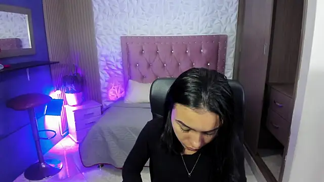 Snapshot of julieta_fn chatting on July 15, 2026, 2:02 pm julieta fn online show from July 15, 2026, 2:02 pm
