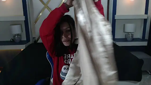 Snapshot of julieta_fn chatting on July 18, 2026, 12:47 pm julieta fn online show from July 18, 2026, 12:47 pm