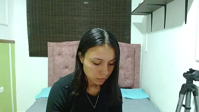 Snapshot of julieta_fn chatting on July 24, 2026, 2:35 pm julieta fn online show from July 24, 2026, 2:35 pm