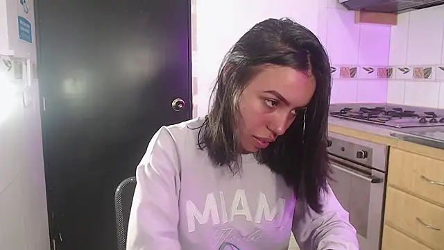 Snapshot of julieta_fn chatting on July 7, 2026, 12:52 pm julieta fn online show from July 7, 2026, 12:52 pm