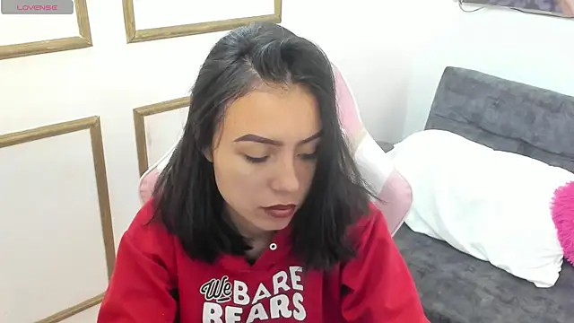 Snapshot of julieta_fn chatting on July 10, 2026, 2:28 pm julieta fn online show from July 10, 2026, 2:28 pm