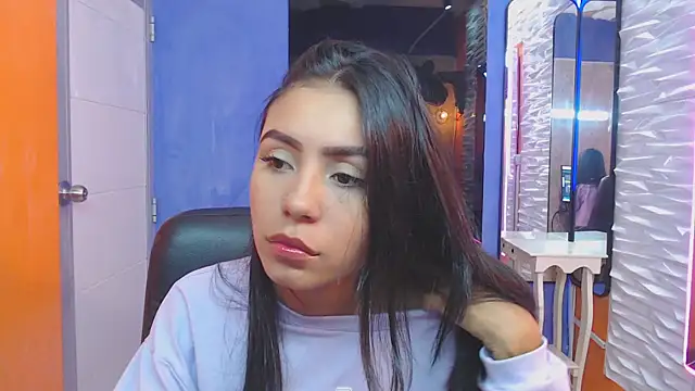 Snapshot of julieta_fn chatting on November 25, 2025, 2:28 pm julieta fn online show from November 25, 2025, 2:28 pm