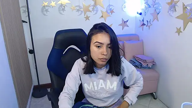 Snapshot of julieta_fn chatting on June 30, 2026, 1:44 pm julieta fn online show from June 30, 2026, 1:44 pm