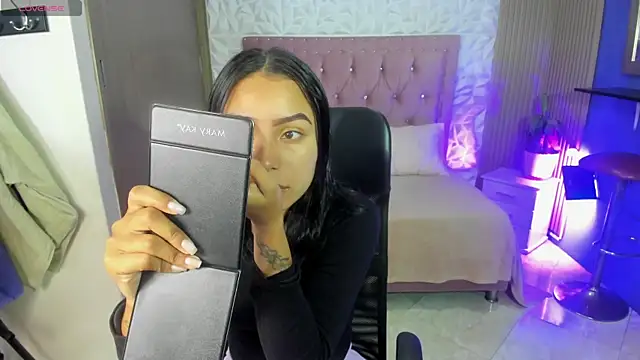 Snapshot of julieta_fn chatting on August 1, 2026, 12:25 pm julieta fn online show from August 1, 2026, 12:25 pm