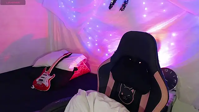 Snapshot of alaia_sweetxxx chatting on December 16, 2025, 12:59 am alaia sweetxxx online show from December 16, 2025, 12:59 am