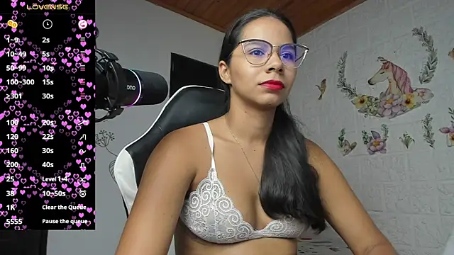 alisson hoffman05 online show from July 27, 2026, 11:34 pm