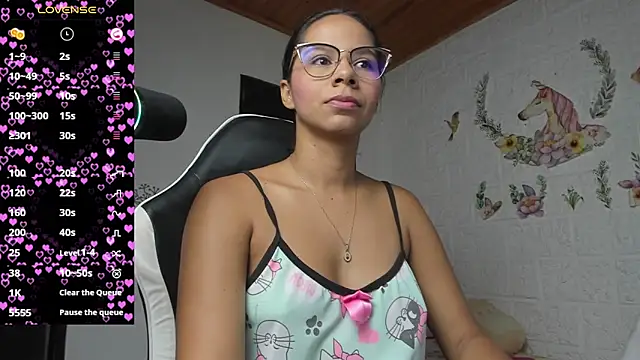 alisson hoffman05 online show from August 5, 2026, 10:59 pm