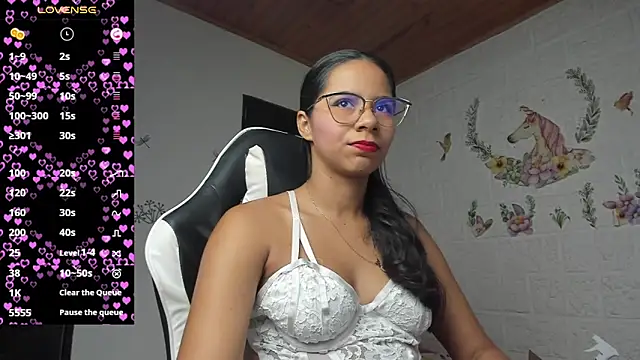 alisson hoffman05 online show from July 7, 2026, 11:19 pm