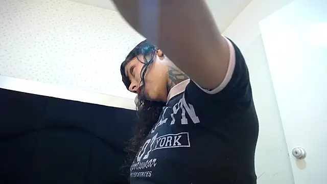 Snapshot of StormyWets_Bluk chatting on November 13, 2025, 3:27 pm StormyWets Bluk online show from November 13, 2025, 3:27 pm