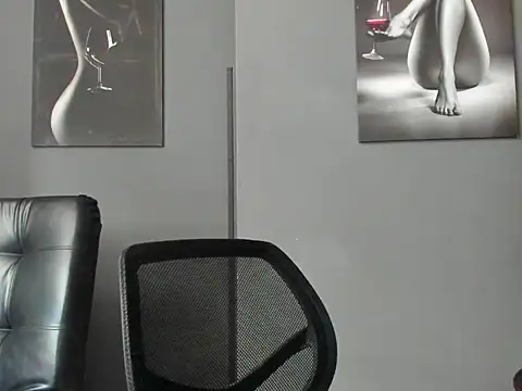 Snapshot of karlyjons12 chatting on November 24, 2025, 5:46 pm karlyjons12 online show from November 24, 2025, 5:46 pm