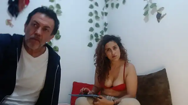 jeans and emma online show from March 4, 2025, 1:12 am