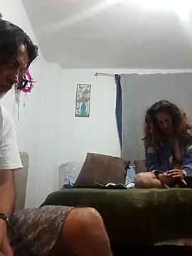 jeans and emma online show from December 16, 2025, 4:50 am