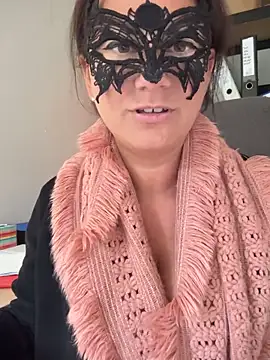 Snapshot of Loveblackzilla chatting on February 6, 2026, 1:29 pm Loveblackzilla online show from February 6, 2026, 1:29 pm