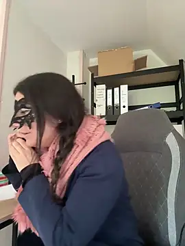 Loveblackzilla online show from December 17, 2025, 1:16 pm