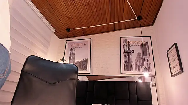 tylla  online show from October 16, 2025, 3:59 am