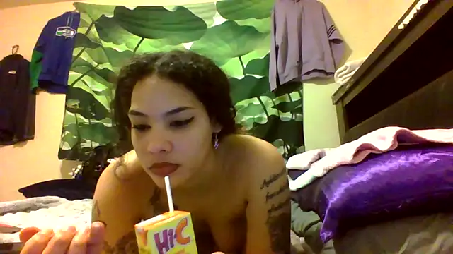 tastylolaaa online show from February 5, 2025, 10:19 am