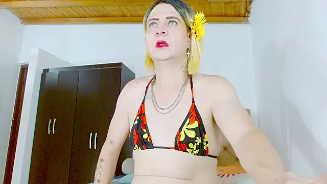 Snapshot of Dolldirtyxxx chatting on June 25, 2026, 6:51 am Dolldirtyxxx online show from June 25, 2026, 6:51 am