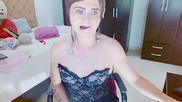 Snapshot of Dolldirtyxxx chatting on July 15, 2026, 5:03 am Dolldirtyxxx online show from July 15, 2026, 5:03 am