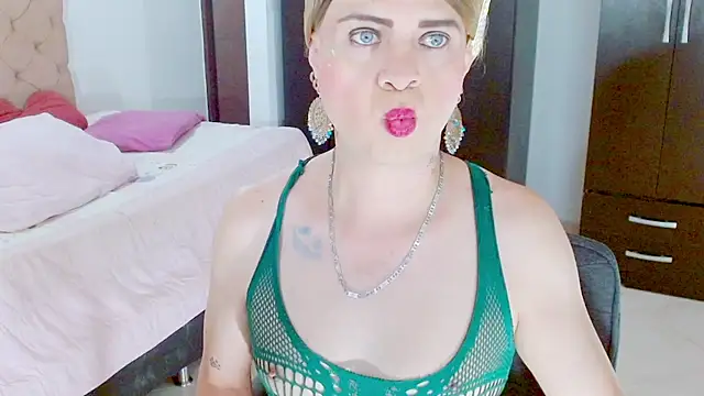 Snapshot of Dolldirtyxxx chatting on July 11, 2026, 4:57 am Dolldirtyxxx online show from July 11, 2026, 4:57 am