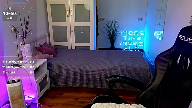 Katy diamond  online show from March 19, 2025, 11:06 am