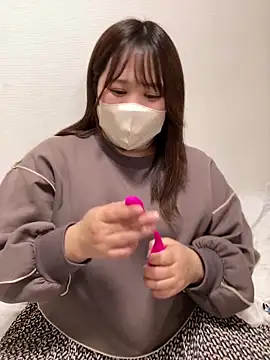 Snapshot of mitarashi_awww chatting on March 18, 2025, 4:39 pm mitarashi awww online show from March 18, 2025, 4:39 pm