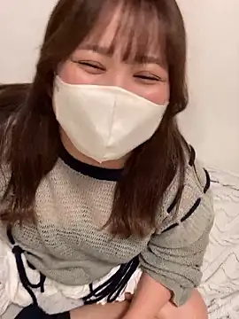 Snapshot of mitarashi_awww chatting on October 22, 2025, 9:13 pm mitarashi awww online show from October 22, 2025, 9:13 pm