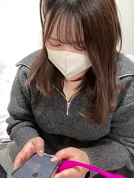 Snapshot of mitarashi_awww chatting on March 19, 2025, 12:12 pm mitarashi awww online show from March 19, 2025, 12:12 pm