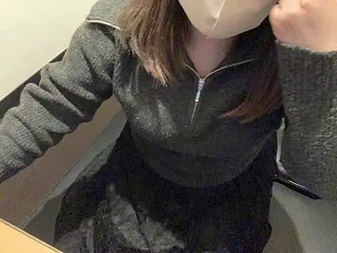 Snapshot of mitarashi_awww chatting on February 18, 2025, 8:58 pm mitarashi awww online show from February 18, 2025, 8:58 pm