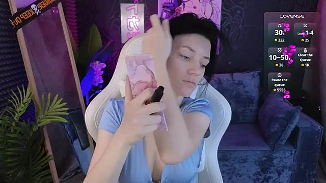 Snapshot of roxy_riot_ chatting on November 5, 2025, 1:31 am roxy riot online show from November 5, 2025, 1:31 am