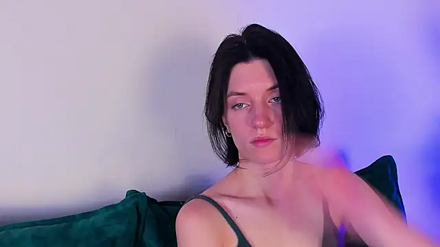 roxy riot  online show from February 8, 2025, 7:59 am