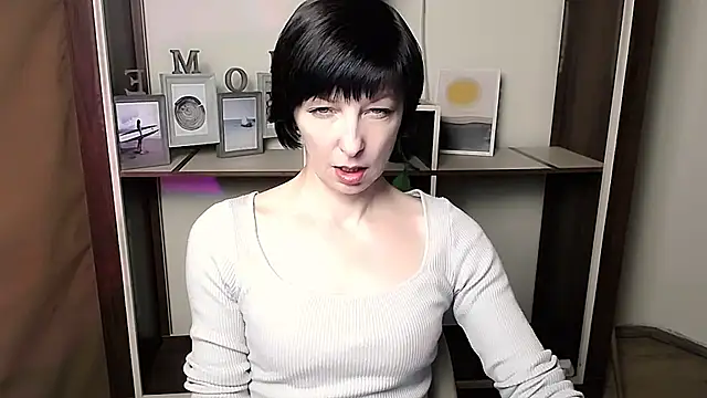 Snapshot of _AngeliaFlow_ chatting on March 5, 2026, 8:44 am AngeliaFlow online show from March 5, 2026, 8:44 am