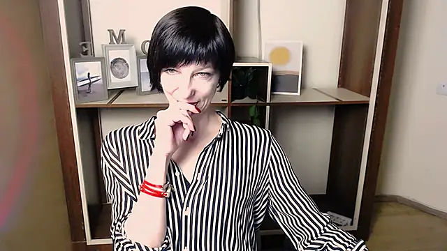  AngeliaFlow  online show from December 22, 2025, 8:25 am