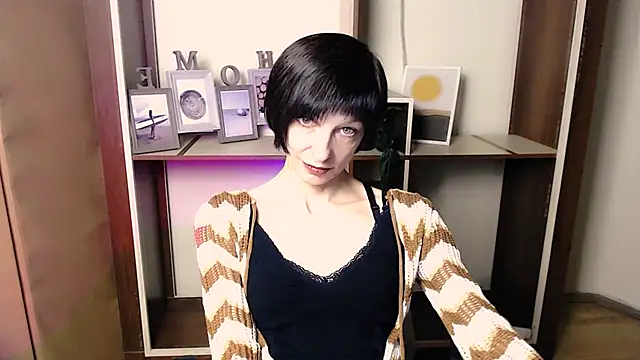  AngeliaFlow  online show from December 3, 2025, 8:25 am