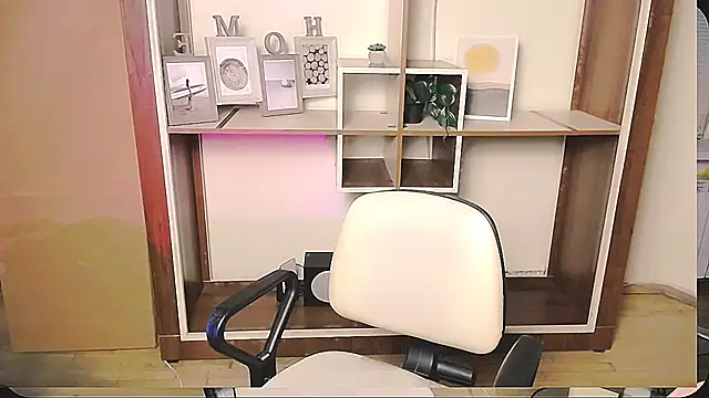  AngeliaFlow  online show from May 8, 2026, 8:29 am