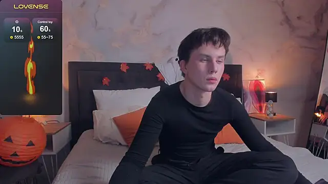 AdrianoAubert online show from October 27, 2025, 4:13 am