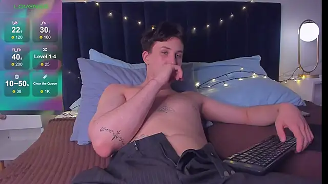 AdrianoAubert online show from October 12, 2025, 3:35 pm