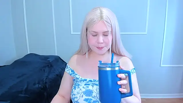  leana  online show from October 4, 2025, 3:46 pm