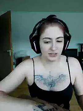 Snapshot of Gamergirl-Linela chatting on March 4, 2025, 4:30 pm Gamergirl-Linela online show from March 4, 2025, 4:30 pm