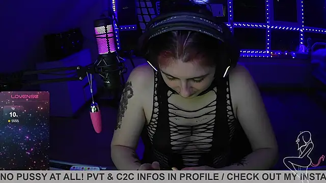 Snapshot of Gamergirl-Linela chatting on March 18, 2025, 10:26 pm Gamergirl-Linela online show from March 18, 2025, 10:26 pm