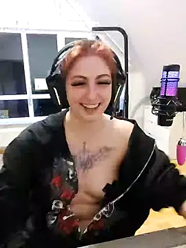 Snapshot of Gamergirl-Linela chatting on March 4, 2025, 12:07 am Gamergirl-Linela online show from March 4, 2025, 12:07 am