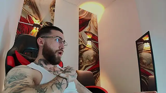 Luke davis01 online show from November 27, 2025, 1:11 pm