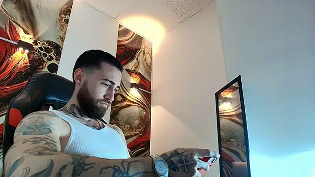Luke davis01 online show from June 24, 2026, 12:59 pm