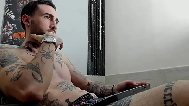 Luke davis01 online show from February 20, 2025, 4:58 pm