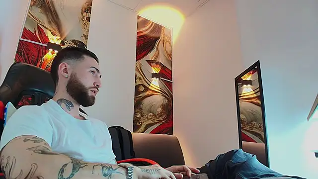 Luke davis01 online show from November 11, 2025, 1:17 pm