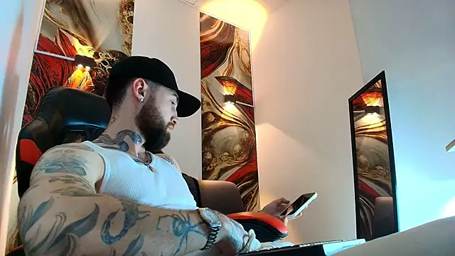 Luke davis01 online show from May 9, 2026, 1:03 pm