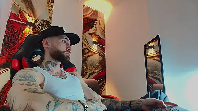 Luke davis01 online show from December 3, 2025, 1:21 pm