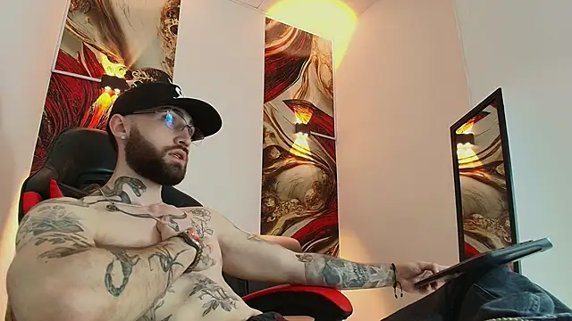 Luke davis01 online show from October 10, 2025, 1:23 pm