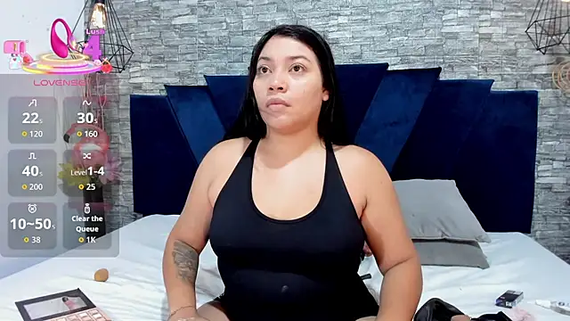 Snapshot of Sophia_Brunett chatting on September 17, 2025, 11:45 am Sophia Brunett online show from September 17, 2025, 11:45 am