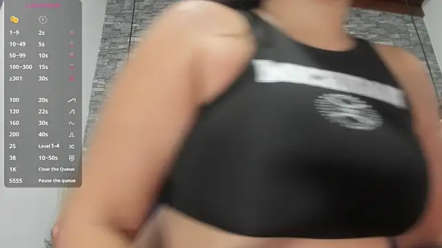 Snapshot of Sophia_Brunett chatting on October 17, 2025, 12:18 pm Sophia Brunett online show from October 17, 2025, 12:18 pm