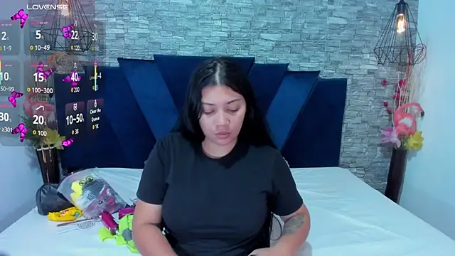 Snapshot of Sophia_Brunett chatting on October 10, 2025, 11:55 am Sophia Brunett online show from October 10, 2025, 11:55 am